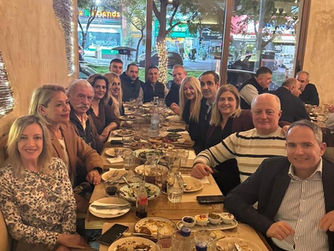 Ο ανιψιός του Κυριάκου Μητσοτάκη, Γρηγόρης Δημητριάδης, καλεσμένος της Δήμητρας Νάνου