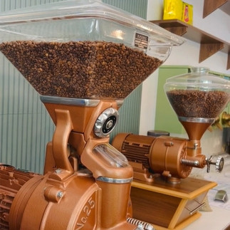 Νέα άφιξη στη Νέα Σμύρνη: Άνοιξε το καφεκοπτείο Hatik Coffee and Nuts