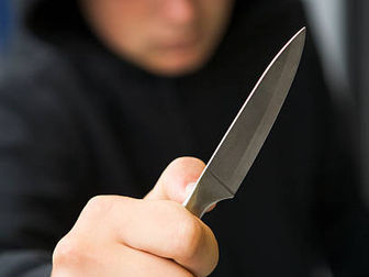 Χειροπέδες σε 21χρονο που λήστευε ανηλίκους υπό την απειλή μαχαιριού