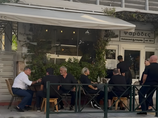 Στο Παλαιό Φάληρο η οικογένεια του Γιώργου Μαζωνάκη για την παραδοσιακή ψαρόσουπα