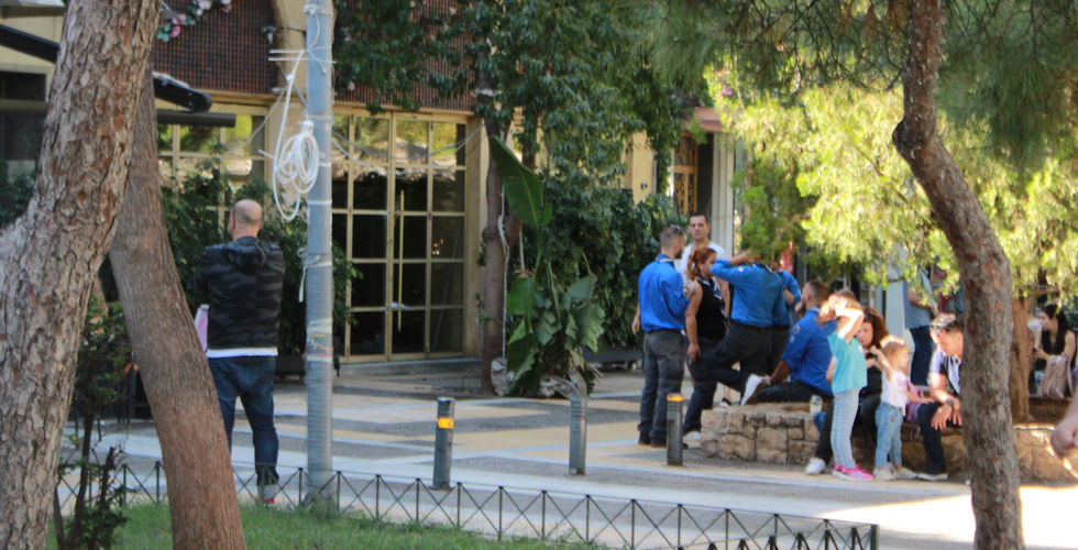 Σε ρυθμούς πάρτι η πλατεία Νέας Σμύρνης μετά την παρέλαση της 28ης Οκτωβρίου