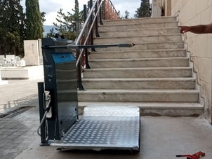 Επιτέλους, αναβατόριο σε εκκλησία!