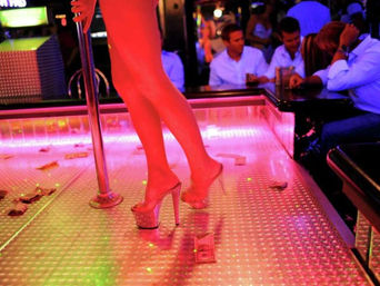 Νέα Σμύρνη: Άφησε το αυτοκίνητο σε ιδιωτικό πάρκινγκ και το βρήκε σε γνωστό strip club