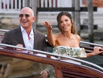 Κάντε ό,τι θέλετε, φτάνει να μην ασχολείστε με τις τις ολοένα αυξανόμενες ταξικές διαφορές, που τείνουν να χωρίσουν ολόκληρο τον κόσμο σε φαβέλες και βίλες περιφραγμένες με ηλεκτροφόρα σύρματα