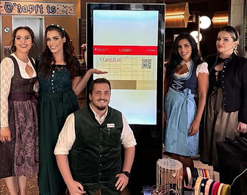 das oktoberfest styling lounge team 2024 im nh collection