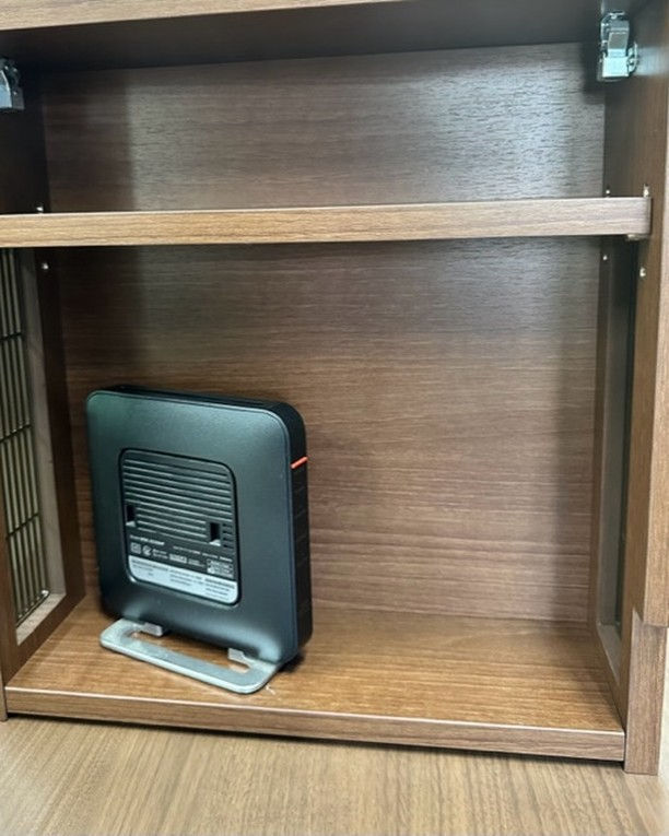 モデム、ルーター、タップを収納
