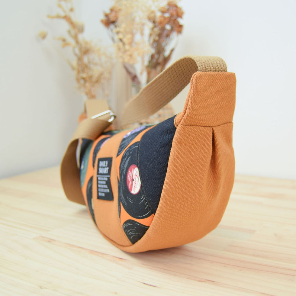 Miniature : Sac Croissant Demi-Lune en Patchwork avec Poches Intérieures - Patron PDF
