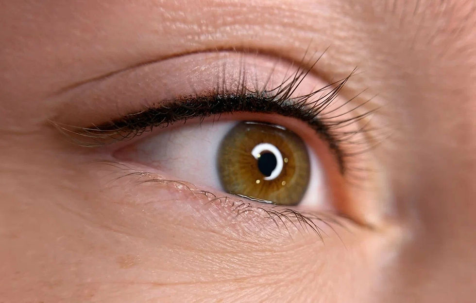 mujer-antes-despues-extensiones-pestanas_edited