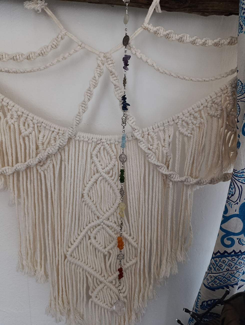 Cakra Kette mit versch. Edelsteinen und Bergkristallspitze