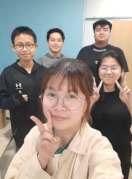 Pengajar dengan para murid di ruang kelas les bahasa Jepang Nihongo Japanese Language Center