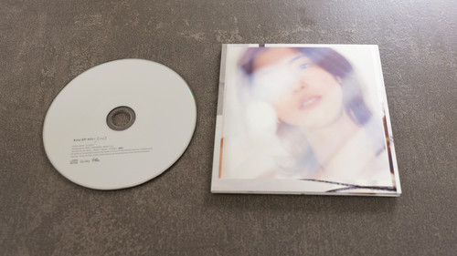 限定盤 / サイン入り少数限定】XinU EP #03 限定盤 - ツアーステッカー