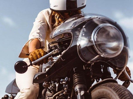 Một chiếc xe máy phong cách cafe racer