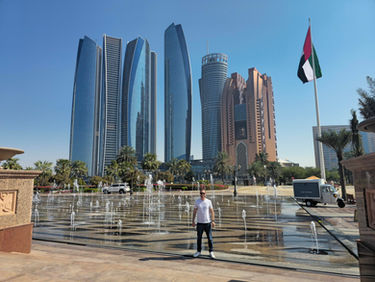 Abu Dhabi, a luxuosa capital dos Emirados Árabes Unidos