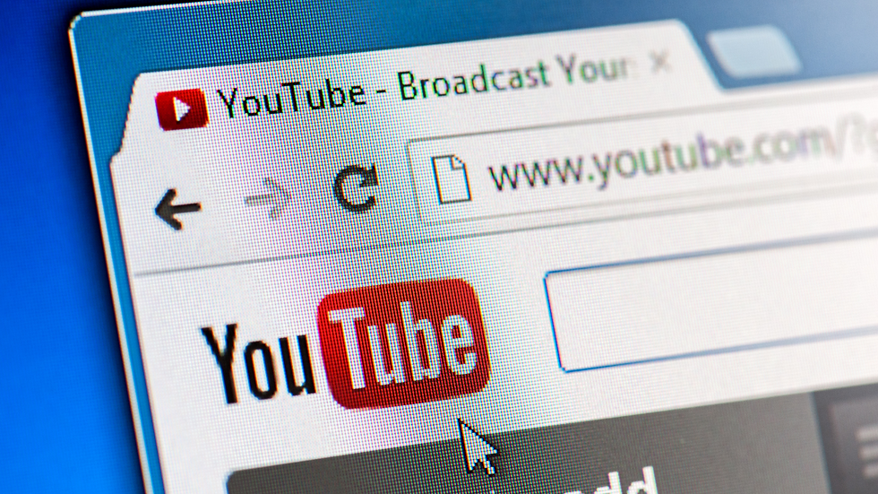 Página do Youtube aberta em computador, trazendo à tona a taxa de retenção que é tão importante para os canais.