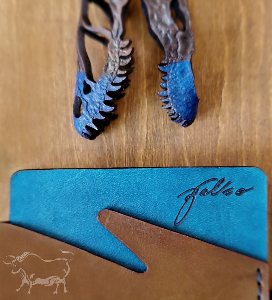 skelosaurz, paleo, leather, dinosaur, deinonychus, skull, leatherkit, diy, slimwallet, slim, wallet, trex, pattern, leather, dinosaur, fossil, tyrannosaurus, original, paleoleather, paleoart, minimalist, wallet, card, case, cardcase, vegetable, tanned, leather dinosaur, skeleton, skull, artist, leatherart, sculpture, modernist, art