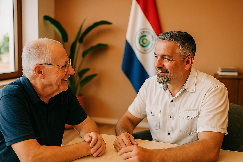 Rentner im Gespräch mit Einwanderungshelfer von Sorgenfrei Paraguay