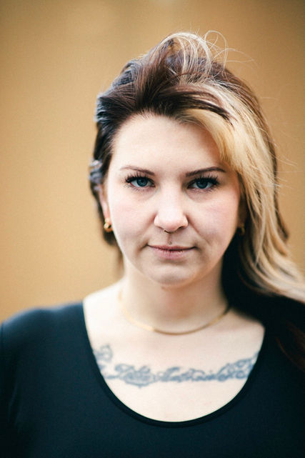 Schauspielportrait mit Marika Braun in Leipzig an der Deutschen Nationalbibliothek