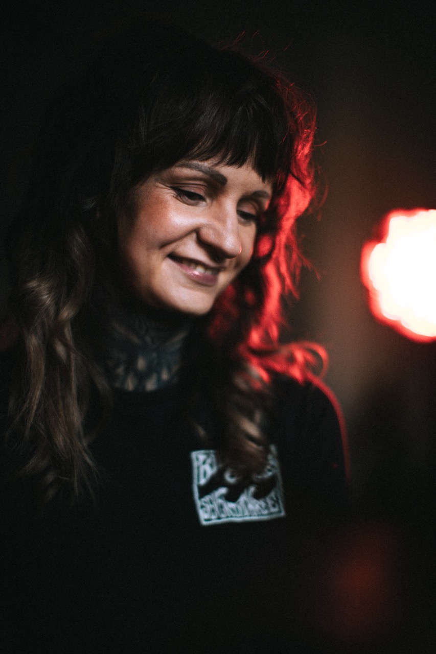 Künstlerinnen-Portrait mit Tattoo Artist und Illustratorin Pamina Besczelszka aus Leipzig