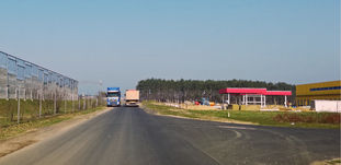 Ciężarówki z kruszywem niszczą drogi