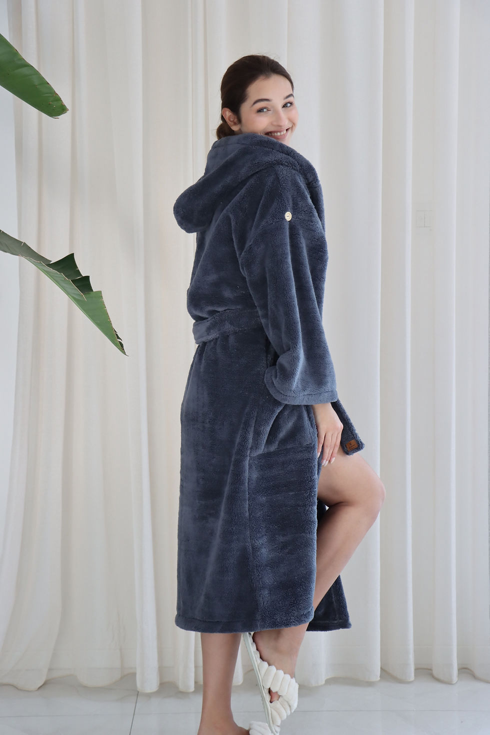 Küçük resim: Wellsoft Peluş Ekstra Yumuşak Cep Detaylı Kapüşonlu Uzun Sabahlık