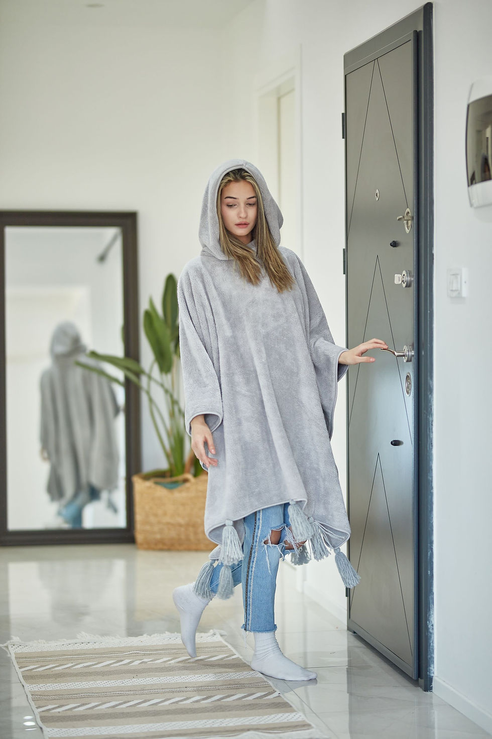 Küçük resim: Peluş  Wellsoft Kapüşonlu Püsküllü Panço