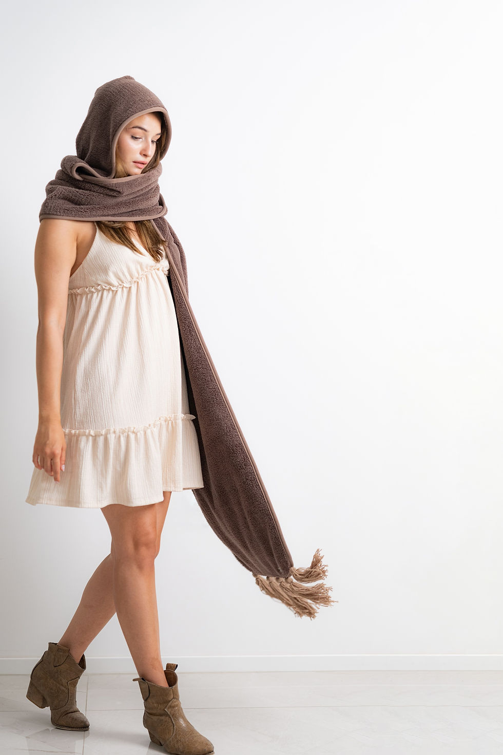 Wellsoft Peluş Kapüşonlu Atkı