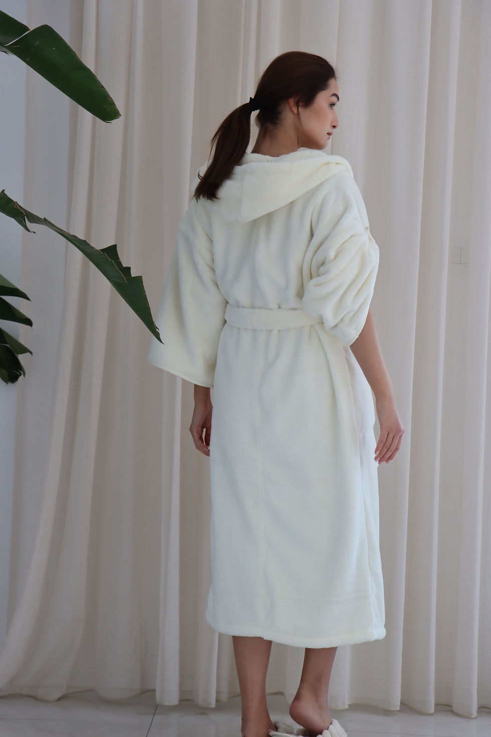 Küçük resim: Wellsoft Peluş Ekstra Yumuşak Cep Detaylı Kapüşonlu Uzun Sabahlık