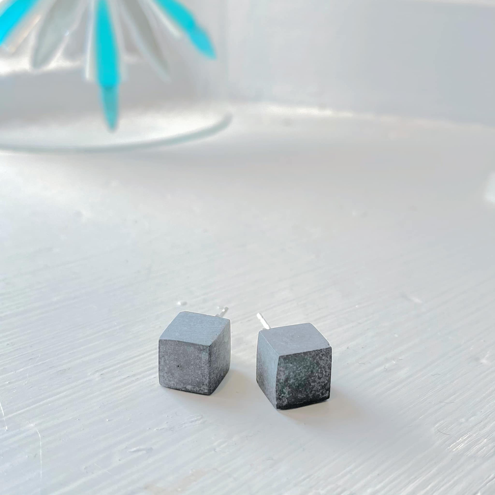 Angela Learoyd - AL132 Cube Earrings, Silver and Grey Jesmonite