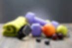 Implementos para hacer deporte y fruta.