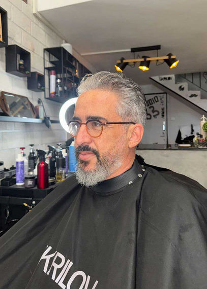 Undercut uomo 2026: taglio moderno con top texture realizzato nel barbershop SKRILOV