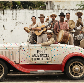 O Primeiro Trio Elétrico: Como Dodô e Osmar mudaram o Carnaval para sempre!