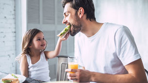 Building Healthy Eating Habits in Toddlers: A Guide for Parents to Avoid Common Pitfalls