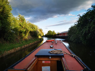 Rain or Shine: What If the Weather Changes on Your Narrowboat Day Hire?