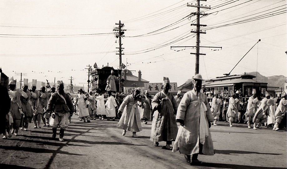 People at the King's funeral