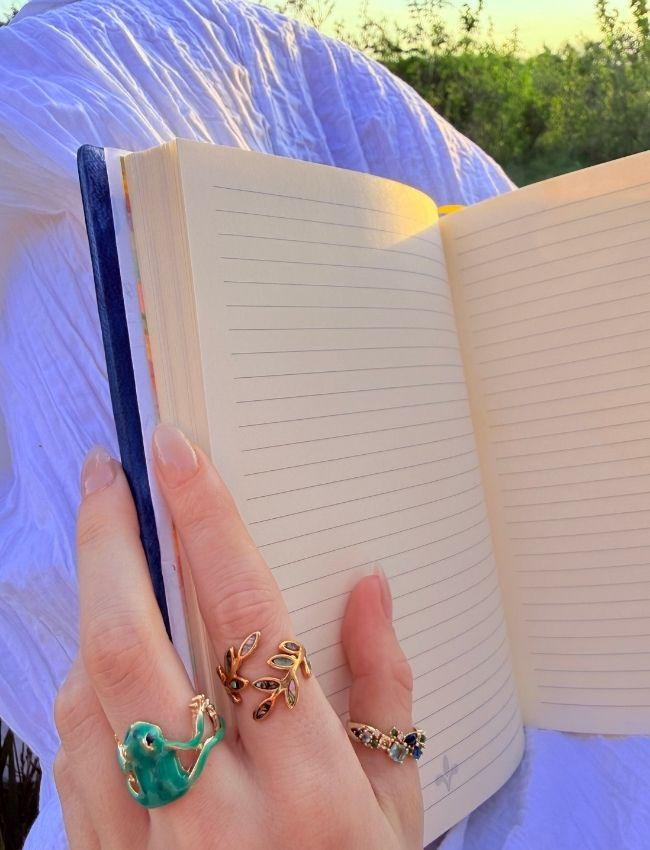 Thumbnail: Tree Frog Ring