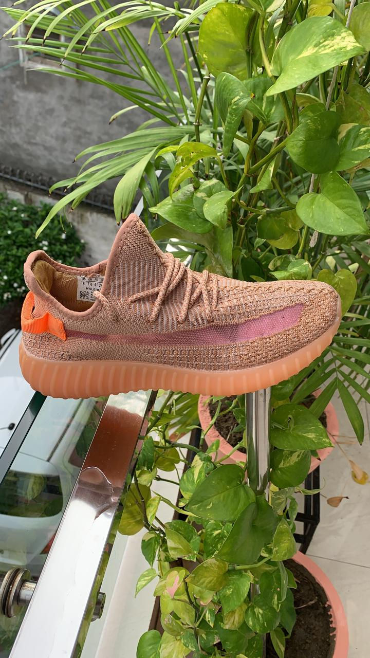 Thumbnail: ADIDAS YEZZY V2