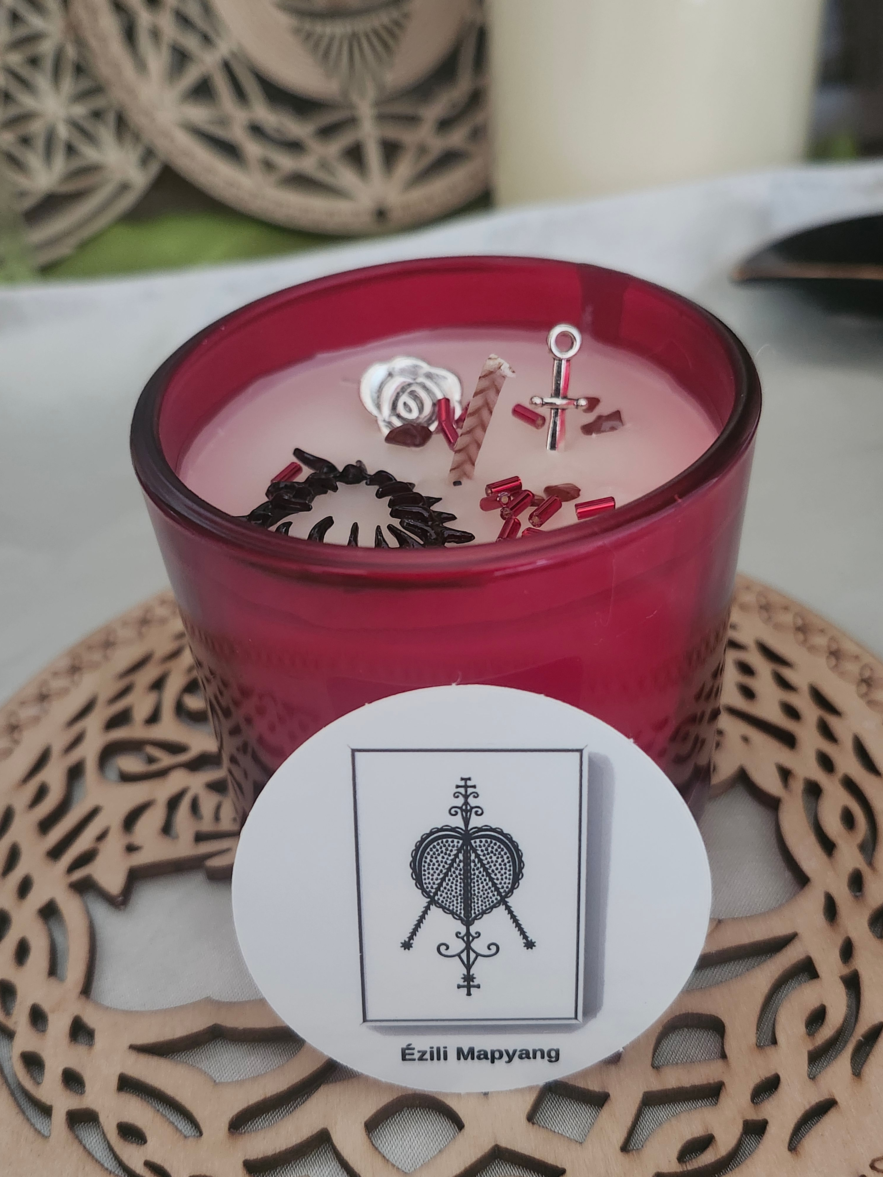 Bougie – “Harmonisation & Dévotion à Èzili Mapyang”
Justice – Défense – V