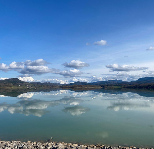 Lac du Montbel, a tranquil setting for walking and talking therapy