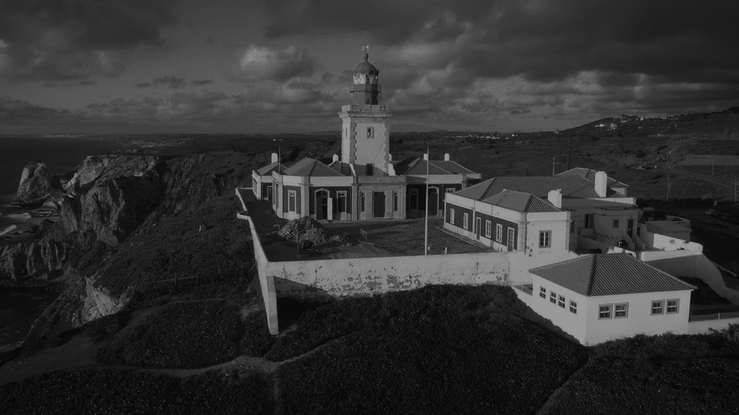 Sea-Sintra_CAPA_b&w.gif