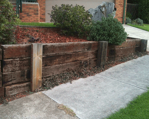 Timber sleeper wall