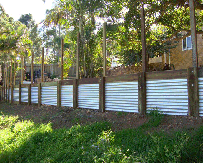 Timber & metal retainer