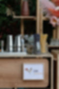 Bar en bois de Leon avec de la lavande lors d'un mariage