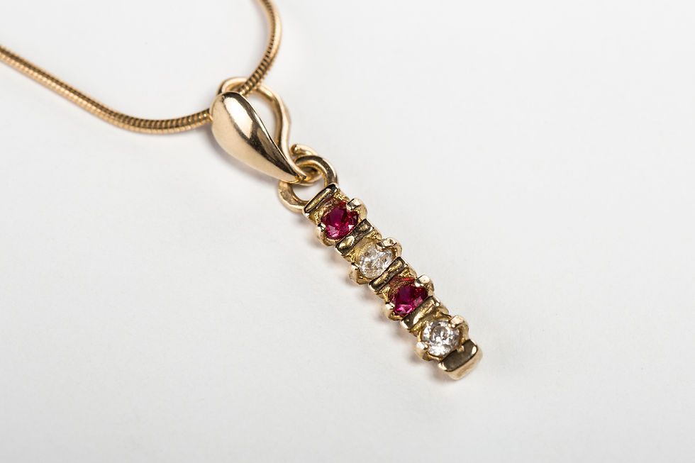 Wisior "Rubinowa linia"