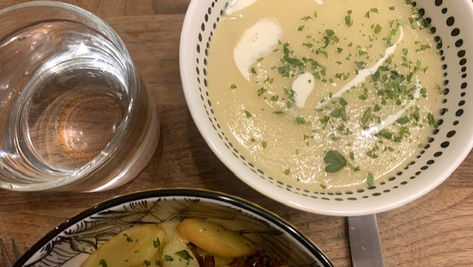 SCHWEIZ - Süsse Pastinakensuppe