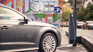 Så mye koster det å kjøre elbil med rekordhøye strømpriser