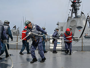 海自「ましゅう」豪駆逐艦補給支援（2025年5月12日）