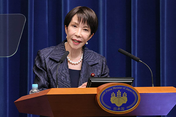 就任会見に臨む高市新首相(10月21日、首相官邸)=首相官邸提供
