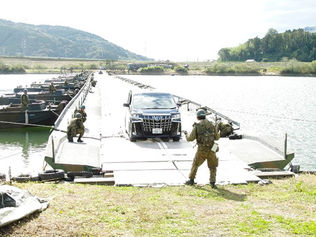 3施設団が浮橋架設訓練