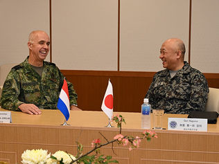 南雲統合作戦司令官　蘭軍統合軍司令官らと会談