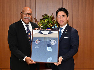 防衛相、フィジー首相と会談 「人的交流で防衛協力を強化したい」